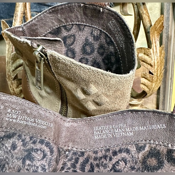 EUC Born “Capri” Leather and Suede Cowgirl Ankle Bootie Size 6.5/37 - Picture 10 of 13